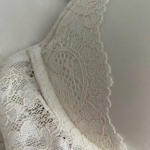 Victoria’s Secret bra’s 3 in good condition. 34C - Picture 3 of 8